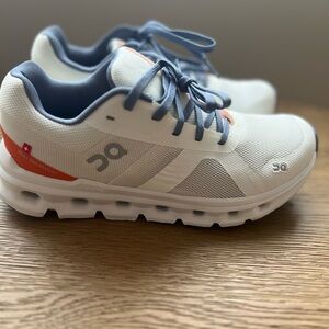 ON  cloud cloudrunner size US7